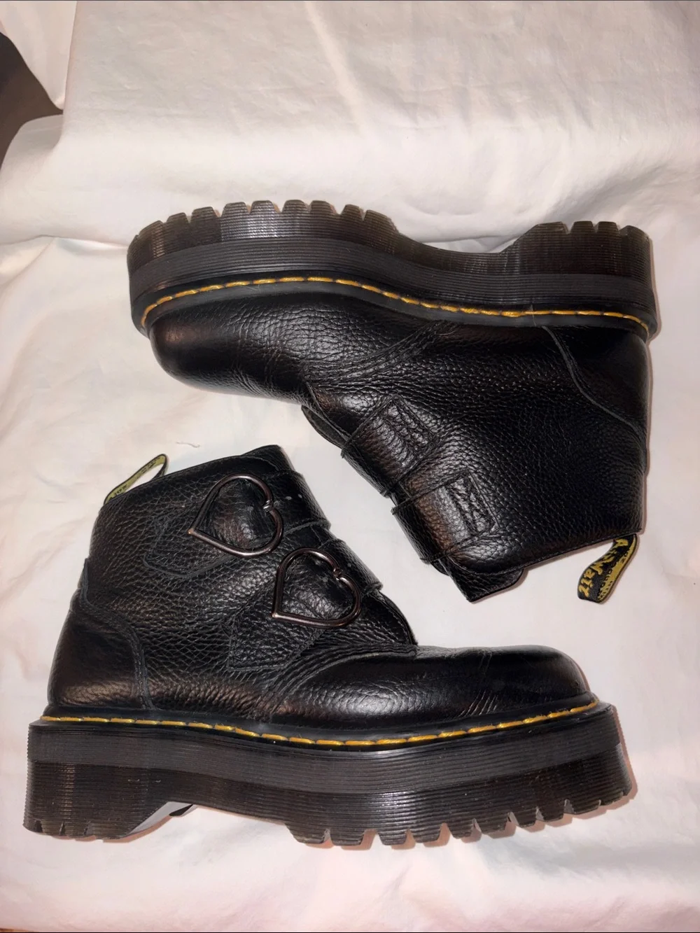 HTF Worn once Dr. Martens Devon Heart leather platform boots